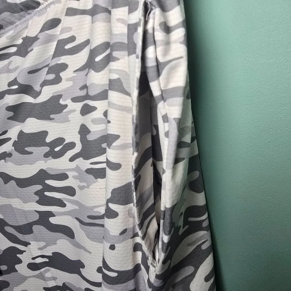 Kenneth Cole Active White Camo Tech Jogger Shorts Men's M NWT